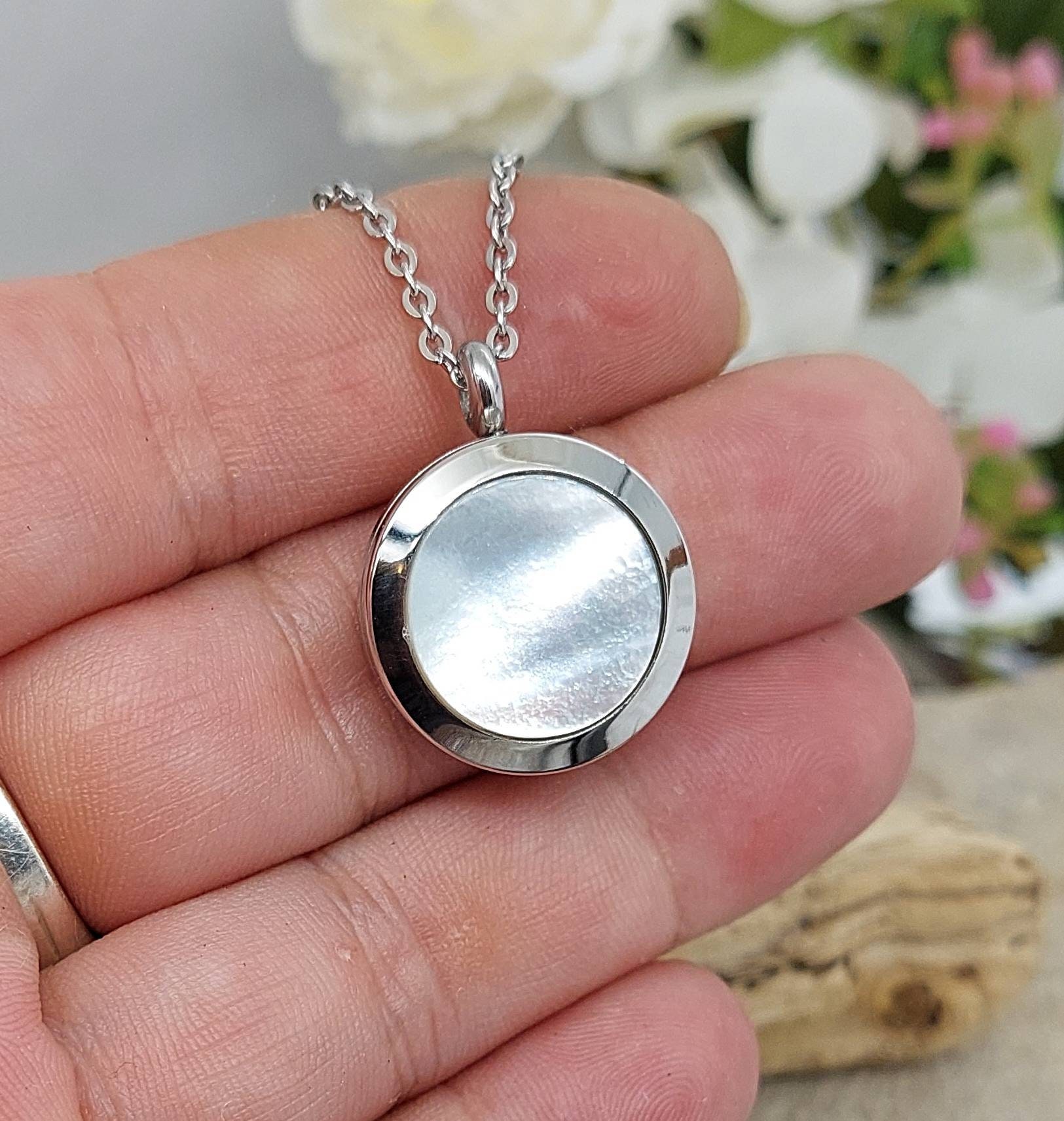 Glass locket 2024 for hair