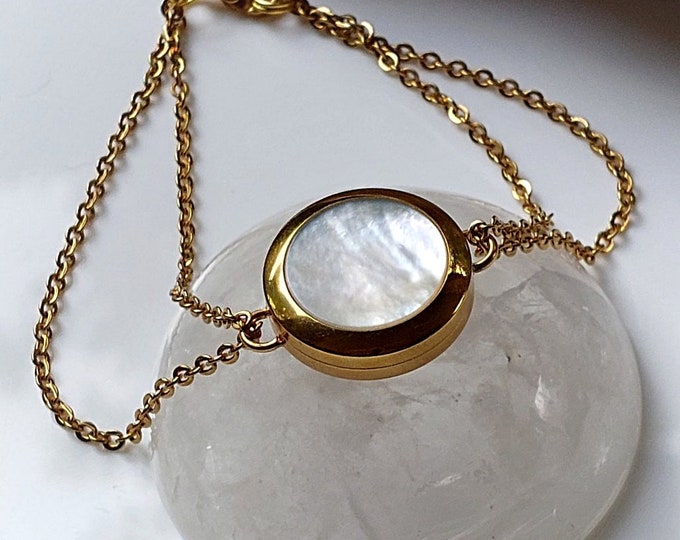 Keepsake Locket Bracelet | Mother of Pearl Urn Bracelet for Ashes or Clip of Hair | Gold Urn Jewellery | Womens Memorial Cremation Jewelry