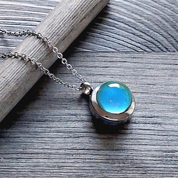 Color Changing Locket Pendant | Cremation Urn Necklace, Memorial Jewelry, Keepsake  Ashes Jewelry, Minimalist Urn Jewellery