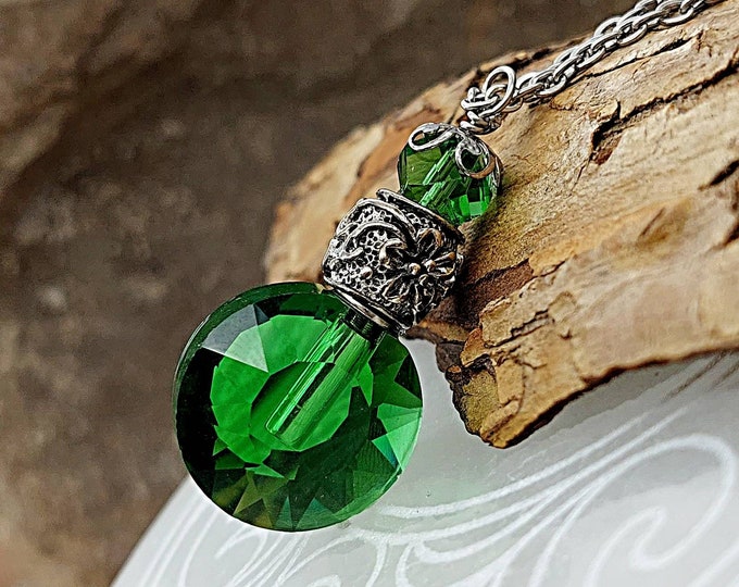 Emerald Green Crystal Urn Necklace for Ashes | Cremation Ashes Jewelry | Keepsake Urn Jewellery | Loved One Gift | May Birthstone Pendant