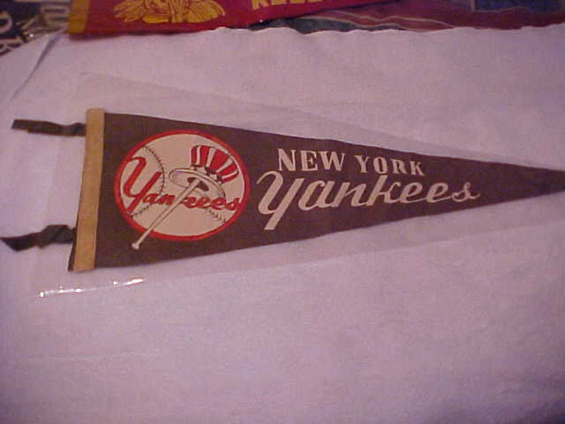 yankees bat and hat logo