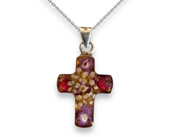 Collier croix avec fleurs encapsulées