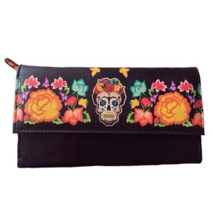 FIN DE SERIE - Portefeuille en imitation cuir noir avec déco tête de mort fleurs calavera ou Catrina