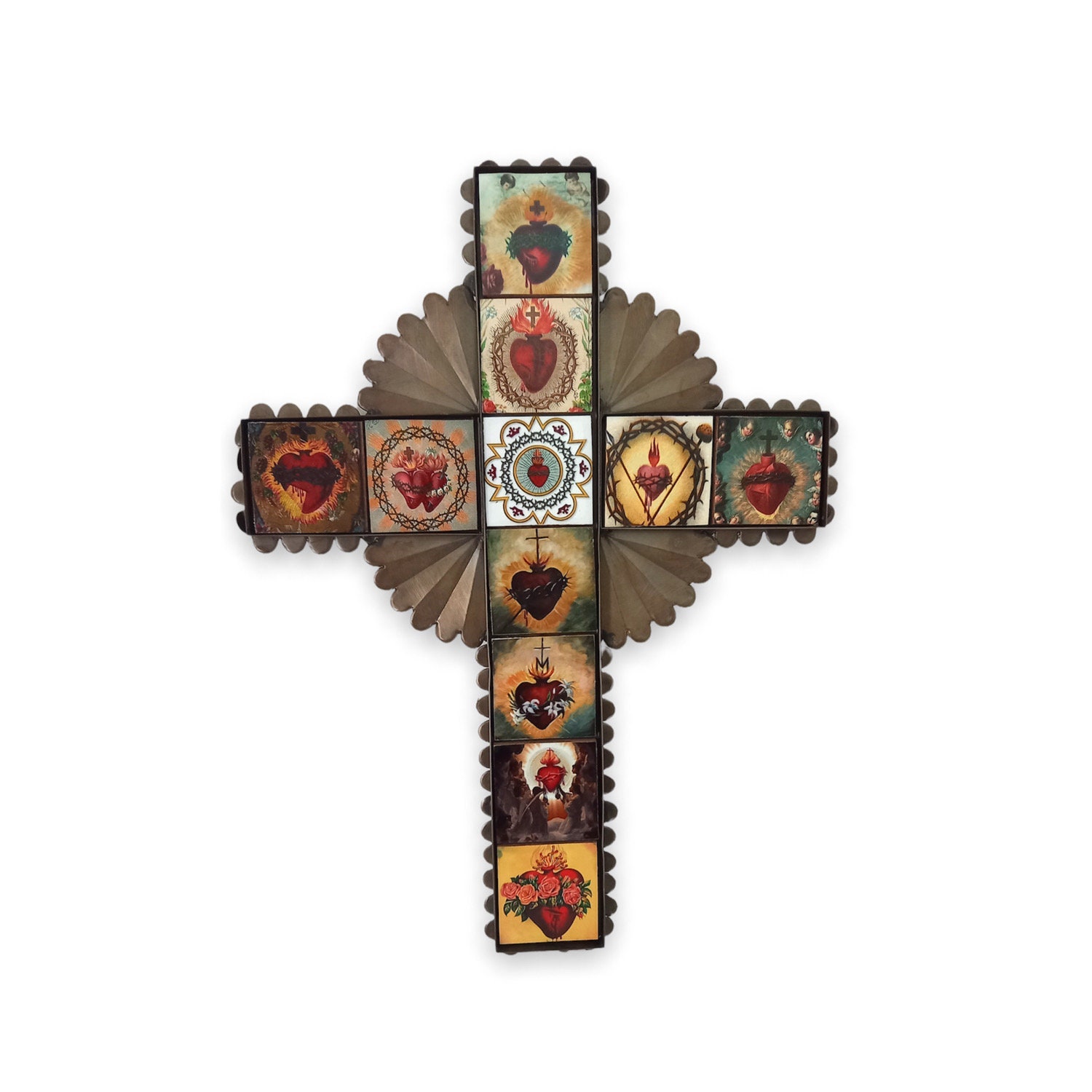 Croix en Métal avec Multiple Coeur Ex Voto