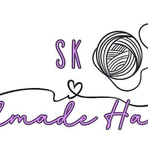 Puede incluir: El logotipo de "Handmade Haven" presenta las letras "SK" en morado, una l&iacute;nea negra con un coraz&oacute;n y una bola de hilo con un dise&ntilde;o en forma de coraz&oacute;n. Las palabras "Handmade Haven" est&aacute;n escritas en escritura morada.
