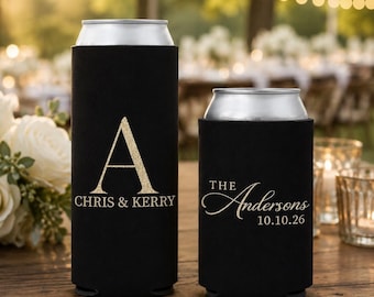 Enfriadores de latas personalizados para bodas: tamaños delgados y regulares personalizados; obsequios con monograma para invitados, damas de honor o bebidas de la recepción.