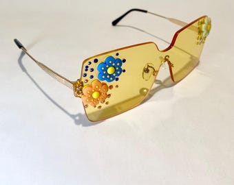 Floral Sunglasses: Groovy Flower Child Style