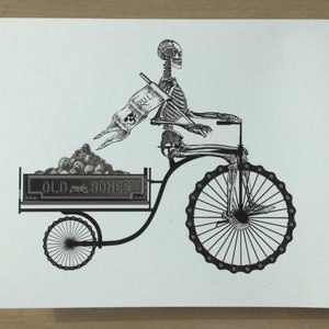 Bicicleta, bicicleta, triciclo, esqueleto. Em branco todos os cartões de ocasião. Regra dos Ossos Antigos. Cartão de felicitações.