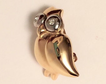 Owl pin, vintage owl pin, owl brooch, gold tone owl brooch, Halloween jewelry