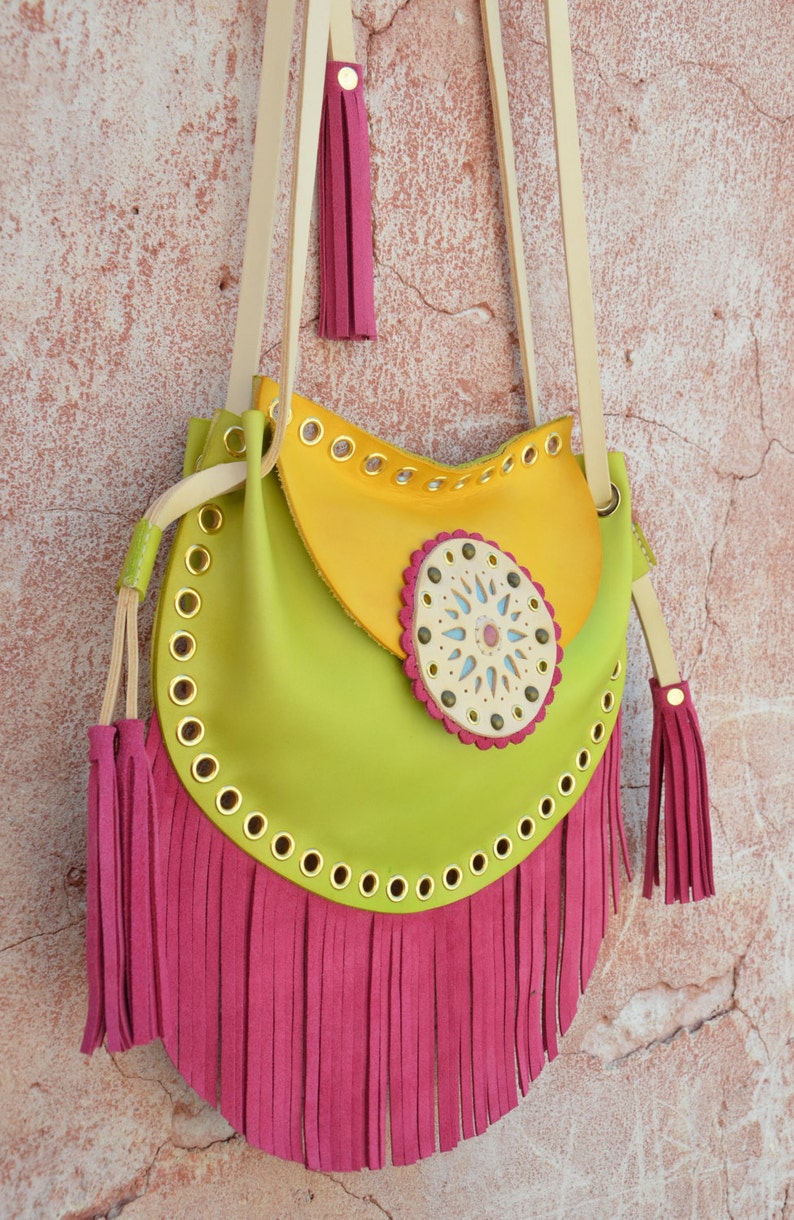 Bolso de Cuero,Bolso Cruzado Piel,Bolso Flecos Piel,Bolso Étnico,Bolso hecho a Mano,Bolso Mujer Boho Gypsy Mandala,Amarillo,Pistacho,Fucsia imagen 2