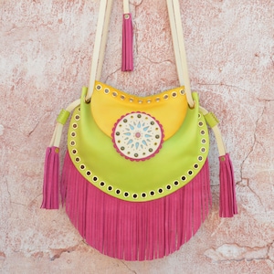 Bolso de Cuero,Bolso Cruzado Piel,Bolso Flecos Piel,Bolso Étnico,Bolso hecho a Mano,Bolso Mujer Boho Gypsy Mandala,Amarillo,Pistacho,Fucsia imagen 1