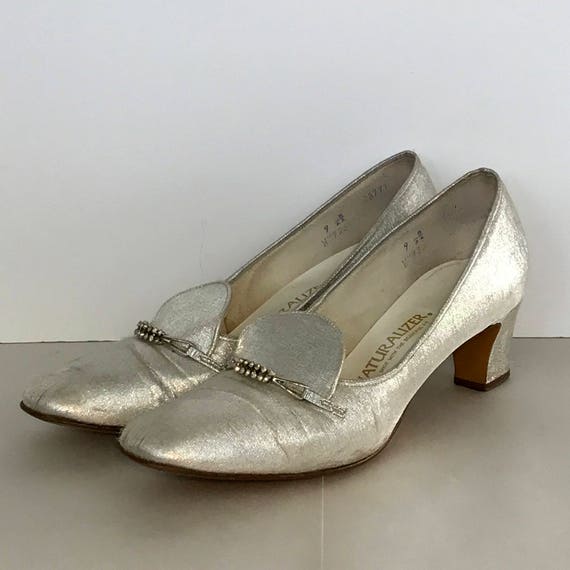 naturalizer silver pumps