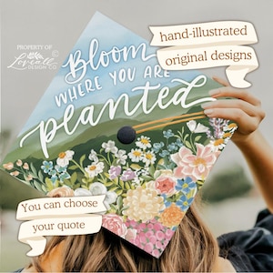 Adorno para birrete de graduación personalizado, "Florece donde estás plantado", paisaje, jardín, flores silvestres, cielo, ilustrado a mano