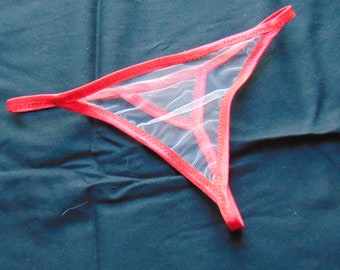 Transparenter Tanga mit farbigen Gummibändern