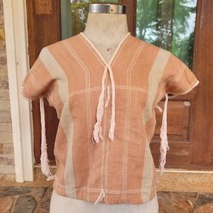 SH30, Hmong gewebtes bauchfreies Oberteil, Tribal Kleidung, Made in Thailand,braune Bluse,Hippie Stil,Thai Shirt,Boho,Kleine Größe,Phu Fa,Thai Shirt