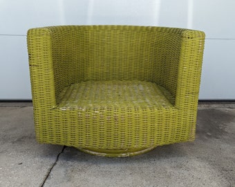 Vintage Modern Wicker Barrel Swivel Lounge Chair