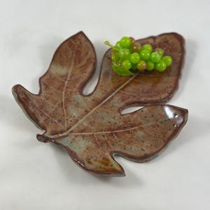 Handmade Ceramic Fig Leaf Spoon Rest, Ceramic Soap Dish, Pottery Candle Holder, Housewarming Gift, Pottery Dish, Decorative Dish