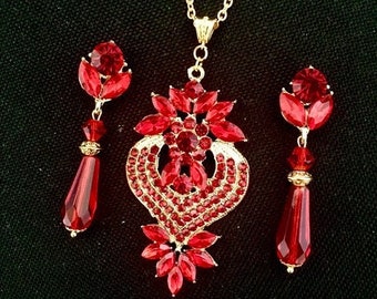 Red and gold set with Swarovski crystal and stainless steel