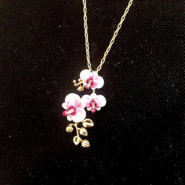 Fin pendentif Orchidée Phalénopsis en émail et plaqué or, collier fleurs, bijoux fleuris