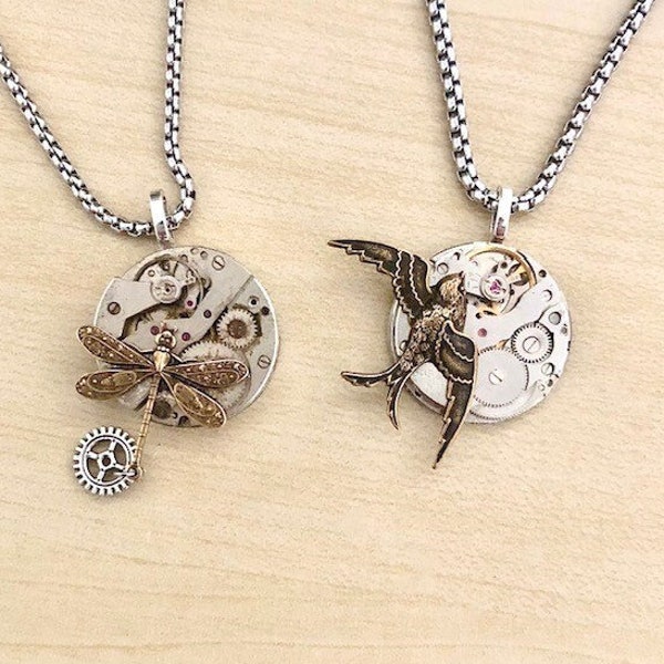 Collier steampunk avec véritable mouvement de montre, oiseau ou libellule