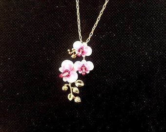 Fin pendentif Orchidée Phalénopsis en émail et plaqué or, collier fleurs, bijoux fleuris