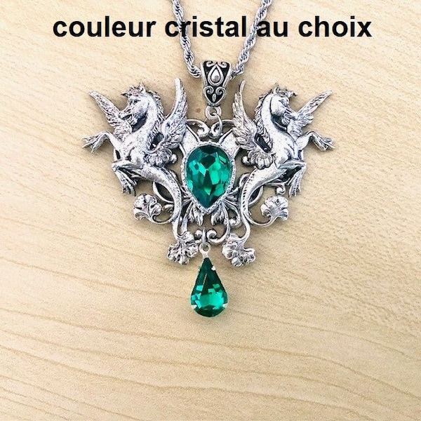 Superbe collier gothique victorien Pégase, avec cristal Swarovski vert, cheval ailé, créature de légende, cheval mythique