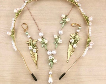 Parure muguet, collier asymétrique et boucles d'oreilles fougères dorées avec fleurs de muguet