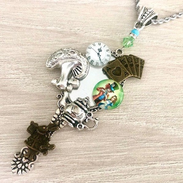 Original Sautoir Alice de l'autre côté du miroir , Collier Alice in Wonderland