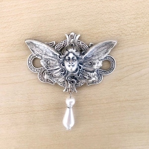 Jugendstil-Engelbrosche, Schmetterlingsgöttin und Perlen