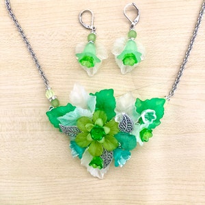 Flower set in green and white lucite, floral necklace and blue flower earrings, asymmetrical earrings