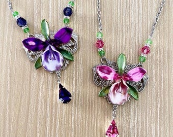 Wisiorek z orchidei Phalenopsis w emalii, naszyjnik z kwiatami, biżuteria kwiatowa