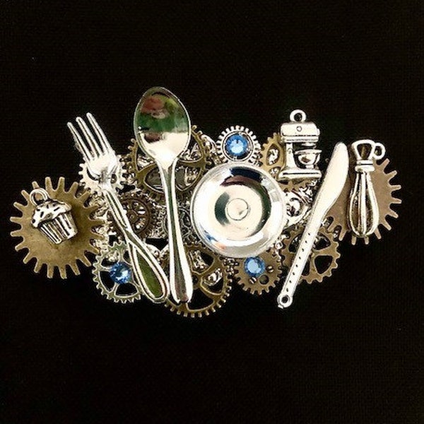 Barrette steampunk originale TOP CHEF avec rouages, breloques cuisine et strass de cristal Swarovski