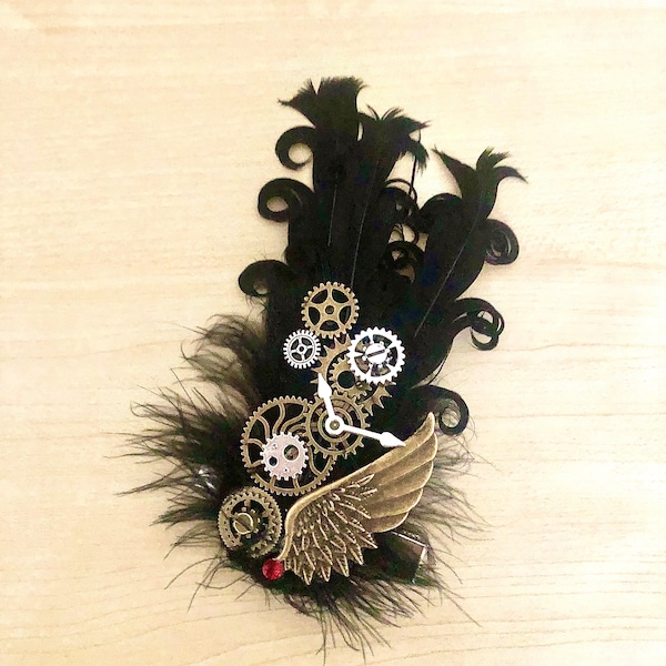 Broche ou pince a cheveux steampunk avec plume et rouage