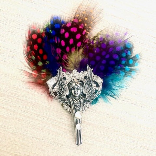 Broche gothique ange gardien avec plumes multicolores, bijoux Ange