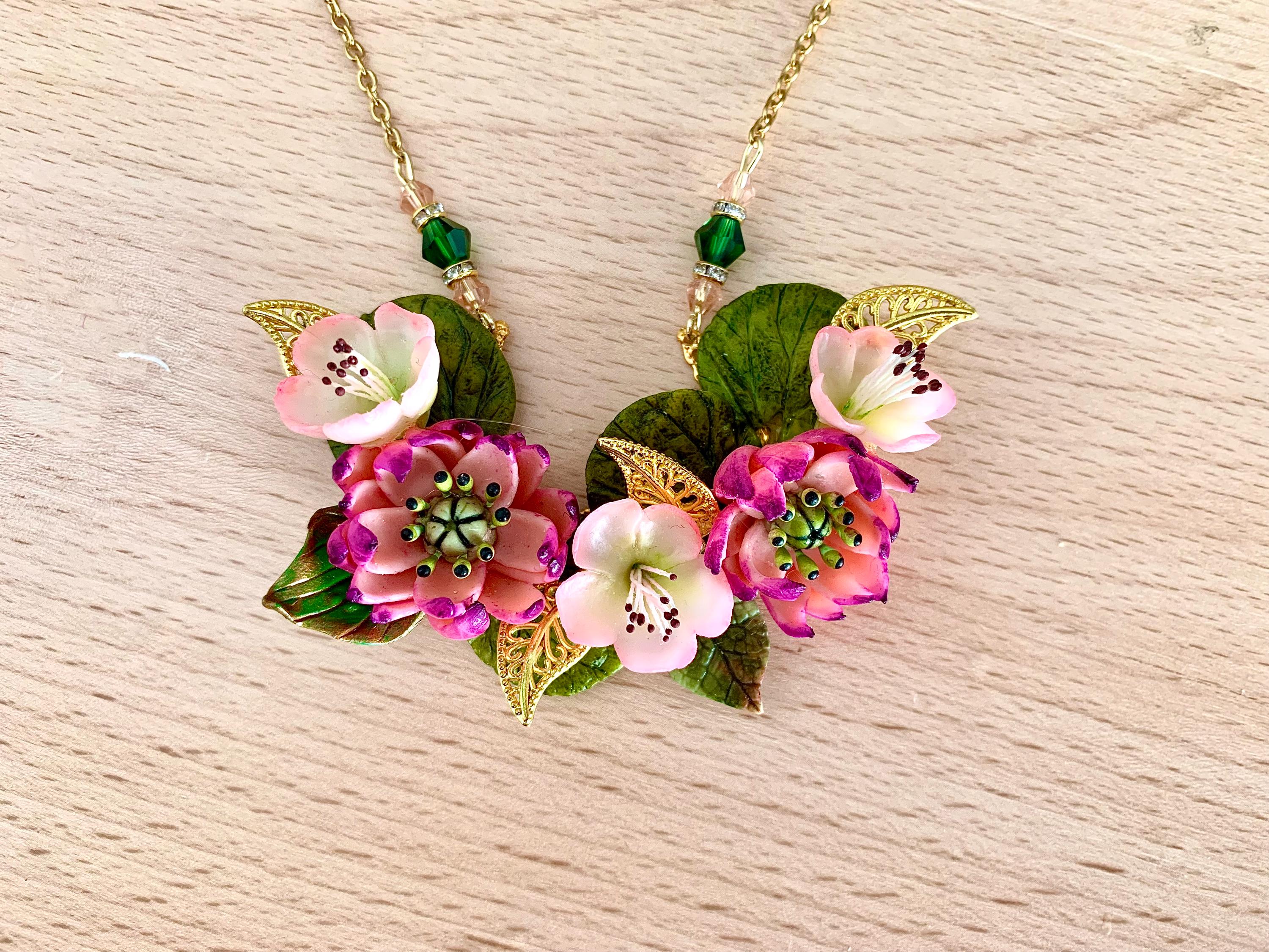 Collier Plastron Vintage Années 70 Fleurs Roses En Laiton - Bijou Rétro Mi-long