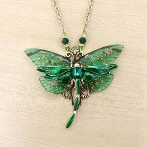 Collier art nouveau libellule en émail vert et or, ailes transparentes image 4