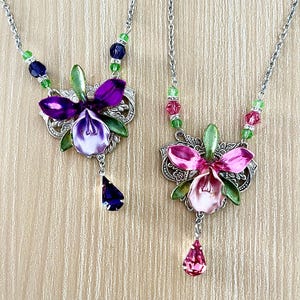ブルールーサイトの花のジュエリーセット、花のネックレスと青い花の