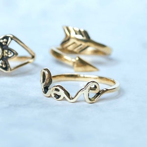 Anillo de latón Love - Anillo de latón dorado con letras de amor - Joya para regalar enamorado - Conjunto de anillos mixtos