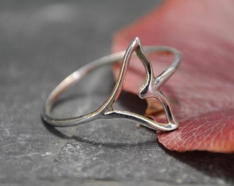 Silver Whale Ring, Whale Tail Ring, Beach Lover Jewellery, Ocean Silver Ring, Surfer jewelry, Wave ring, Animal ring, Fairy jewelry