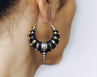 Pendientes de aro de macramé - Pendientes de aro de oro hechos en macramé - Pendientes de aro negro grueso