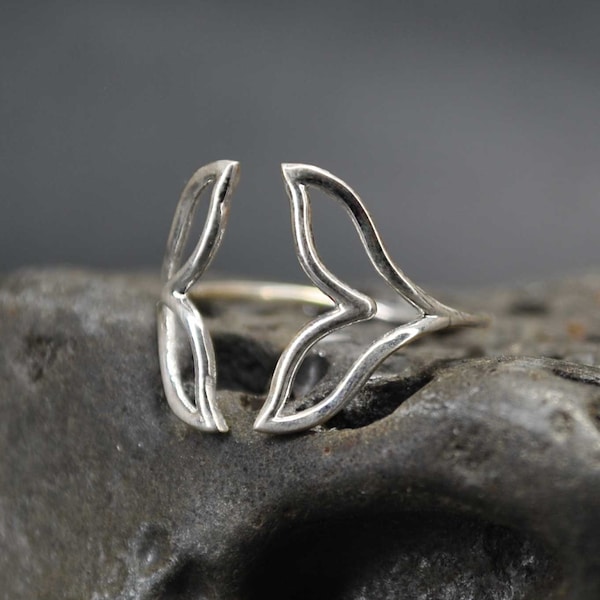Silver Whale Ring, Whale Tail Ring, Beach Lover Jewellery, Adjustable Silver Ring, Surfer jewelry, Wave ring, Animal ring, Fairy jewelry