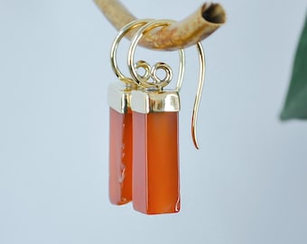 Carnelian raw dangle earrings - Raw onyx set in gold brass - Orange Carnelian Drop Earrings - Square rough stone