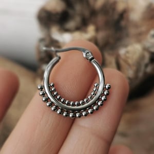 Huggie silver earrings - Ball design hoop earrings - Silver stainless steel jewelry - Cluster earrings