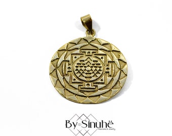 Pendentif SHREE YANTRA, Médaille en laiton, Médaillon doré, Symbole Sri yantra, Collier homme, Bijoux Golde, Bijoux mystiques, Kabbale, Tibétain