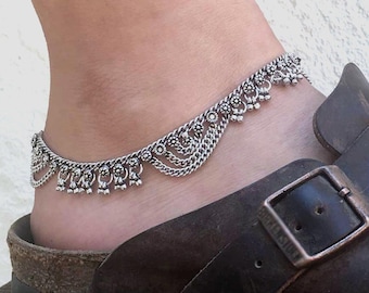 Silver anklet bracelet - Silver ankle bracelet with chains hanging on the foot - Belly dance jewelry