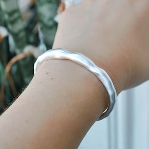 Silver matte finish bracelet - Brushed solid silver plated rope bracelet - Brutalist cuff bangle - Thick wide rigid bracelet