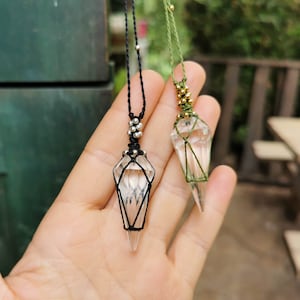 Rock crystal pendulum pendant - Clear quartz set in macrame with Sterling silver beads - Quartz point set in thread with gold-plated beads
