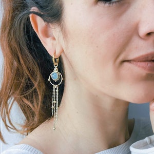 Fringe hoop earrings with pearls Gemstone earrings with gold cascade chain Long tassel chain earrings Stone-Chain dangle