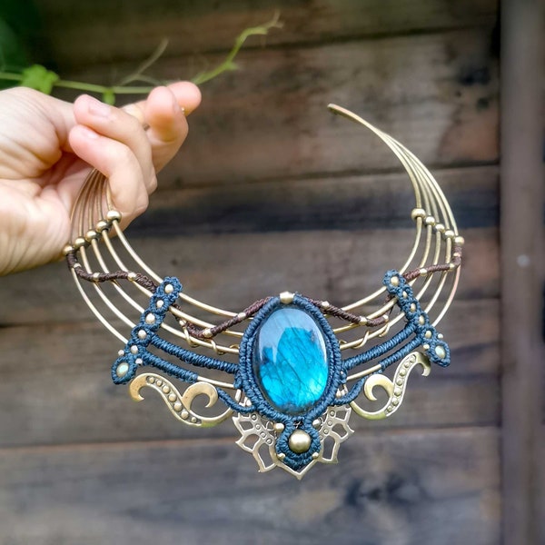 Ras de cou en laiton avec labradorite sertie en macramé - Collier de déesse court et épais avec pierre précieuse bleue - Conception spéciale unique