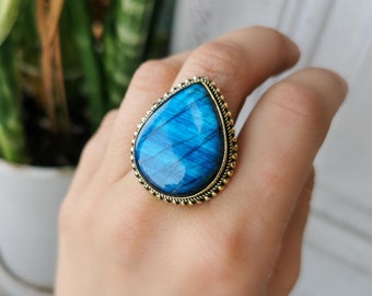 Labradorite Blue flash ring - Golden brass ring with large teardrop gemstone - Drop shape ring - Mystical and healing jewellery